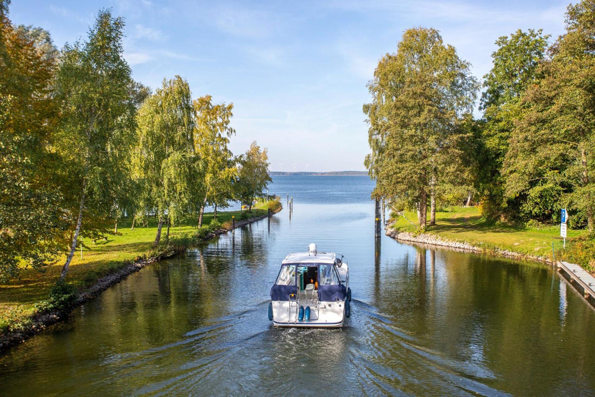 Ferienhaus Schwanensee Fuenfseen Bagian luar foto